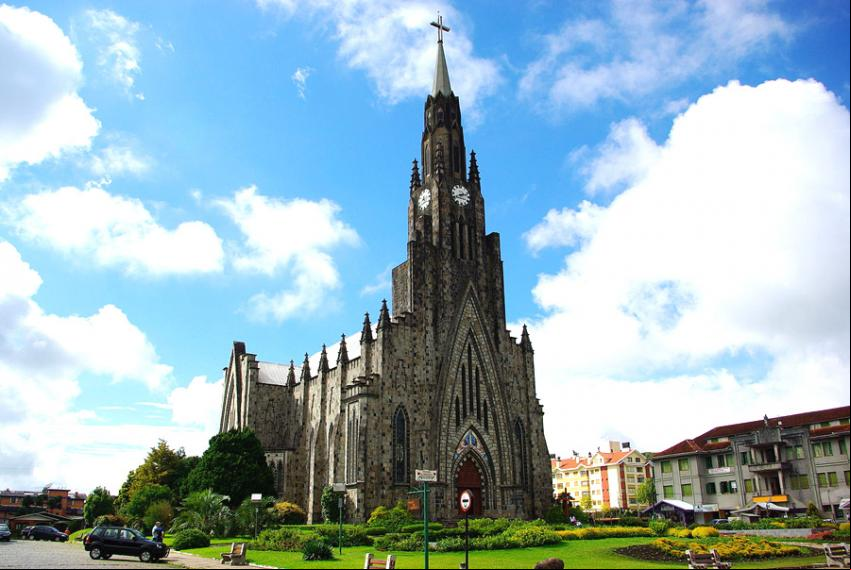 Nossa Senhora de Lourdes (uma das atra