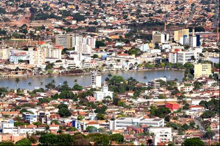 Panorama de Sete Lagoas a partir da Serra de Santa Helena - Foto: Saragomes27 (Licen