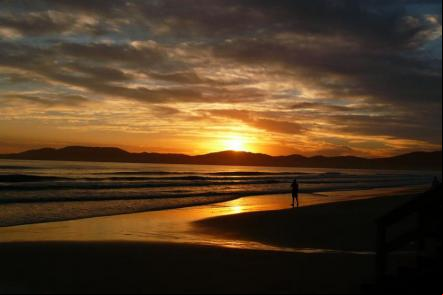 Amanhecer em Meia Praia - Foto: Gonzalo Rivero (Licen