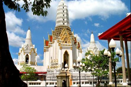 Phra prang at wat pichay yat - Foto: Hdamm (Licenca-cc-by-sa-3-0)
