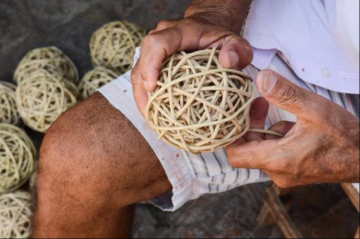 Benefcio atende ao setor informal como artesos, ambulantes e guias de turismo. Crdito: Marco Ankosqui/MTur