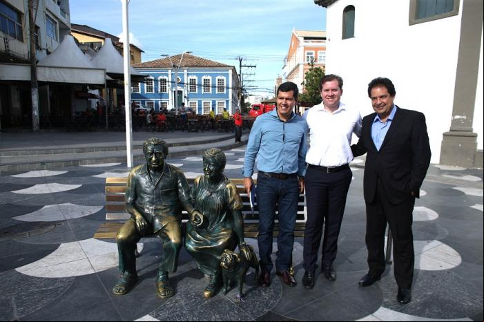 Ministro do Turismo Marx Beltro no Rio Vermelho em Salvador - Foto: Roberto Castro-Mtur